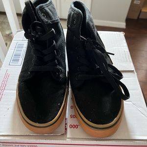 Black cloth tennis shoe